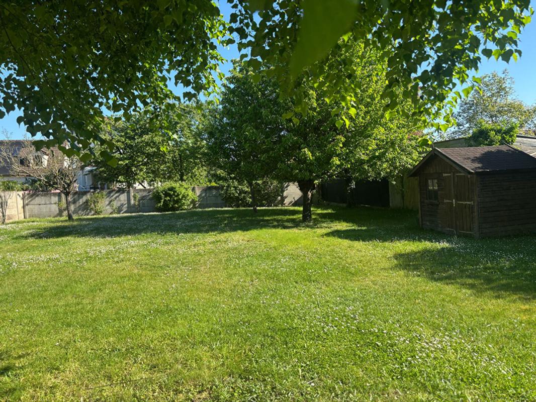 SAINTE-GENEVIEVE-DES-BOIS Maison Sainte Genevieve Des Bois 8 pièce(s) 196 m² 14