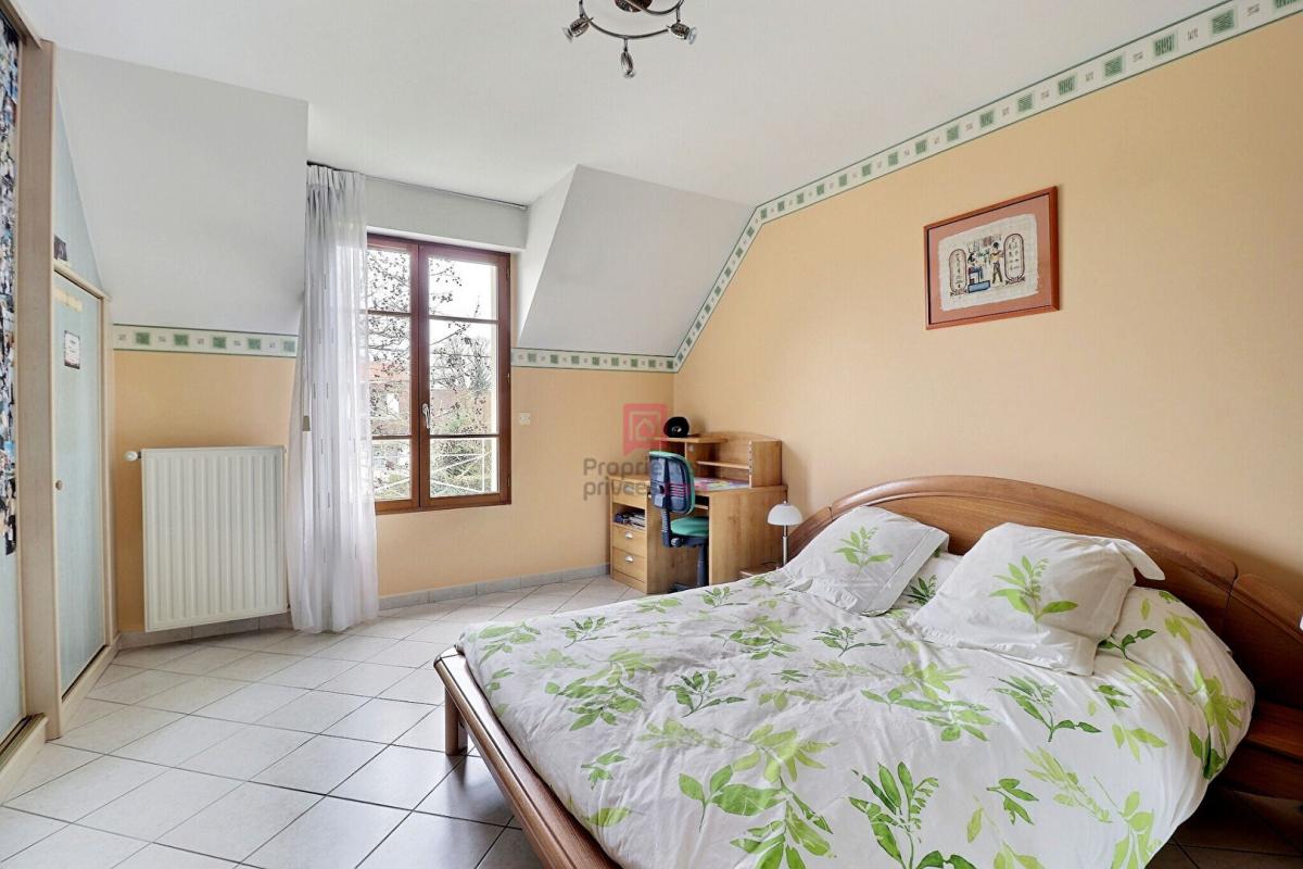 SAINTE-GENEVIEVE-DES-BOIS Maison Sainte Genevieve Des Bois 8 pièce(s) 196 m² 9