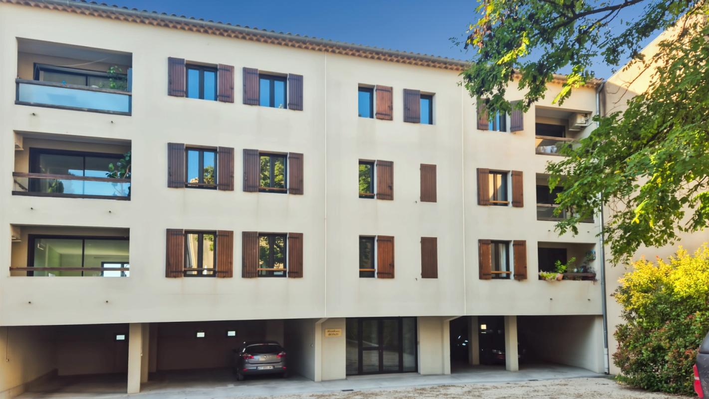 CARPENTRAS Appartement Carpentras 3 pièce(s) 73.4 m2    173 000 8