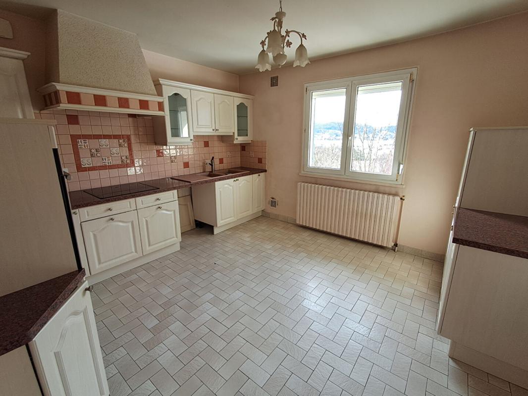 VESOUL Maison Vesoul 8 pièces 132 m2 à 199 900 euros 2