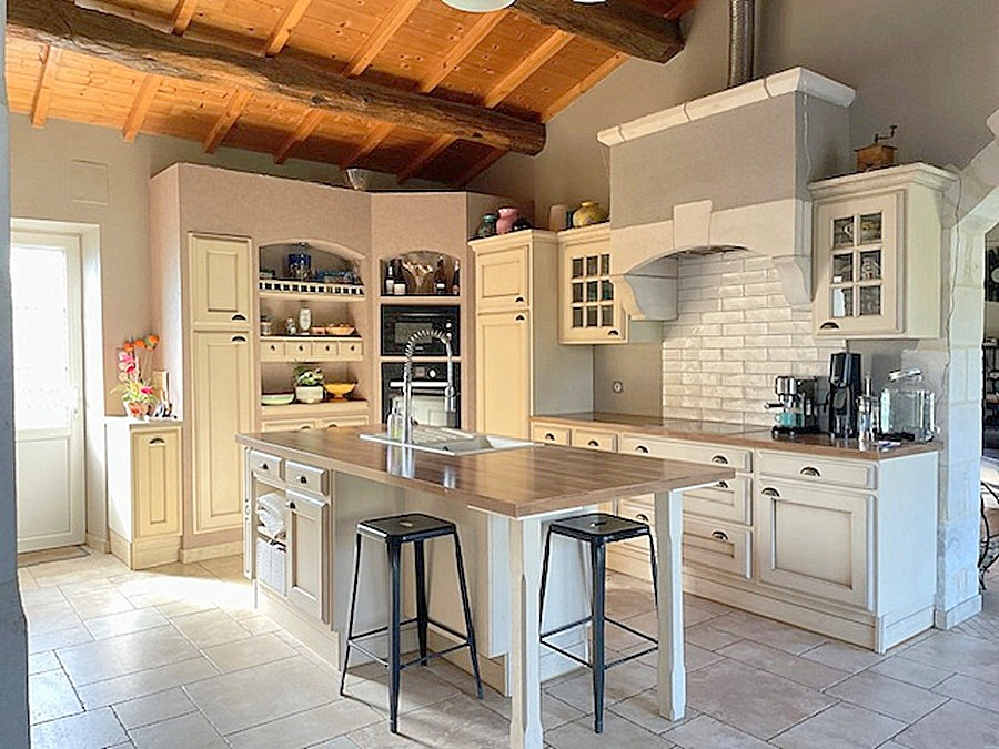 TAUGON Charentaise d'exception - Authenticité, volumes et cadre naturel préservé 5