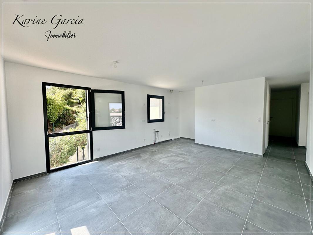 SIX-FOURS-LES-PLAGES SIX FOURS LES PLAGES - A PROXIMITE DES AXES AUTOROUTIERS ET COMMERCES - APPARTEMENT DE TYPE 3 - SUPERFICIE 62 M2 - AVEC BOX EN SOUS SOL 5