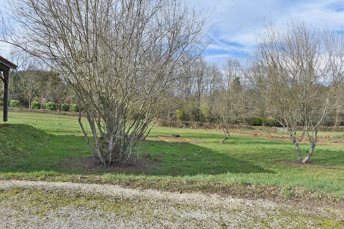 LA CHAPELLE-AUBAREIL Chalet La Chapelle Aubareil 1 pièce(s) 62 m2 4