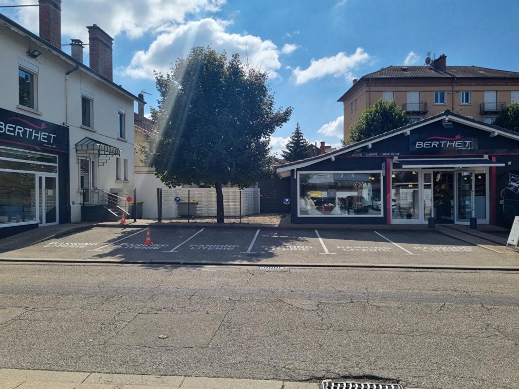 BOURG-EN-BRESSE Ensemble immobilier mixte - appartement et locaux commerciaux 1