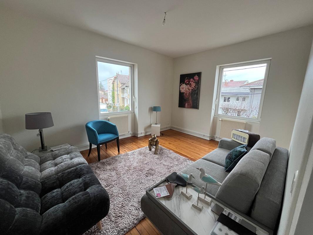 BOURG-EN-BRESSE Ensemble immobilier mixte - appartement et locaux commerciaux 5