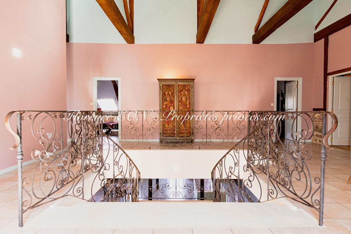 ERNEE Maison  20 pièce(s) 945 m2 10