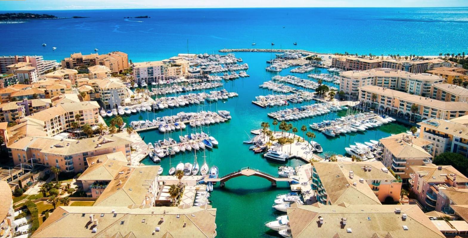 FREJUS Appartement Port Frejus 2 pièces 30 m2- Cave- Jardin 2