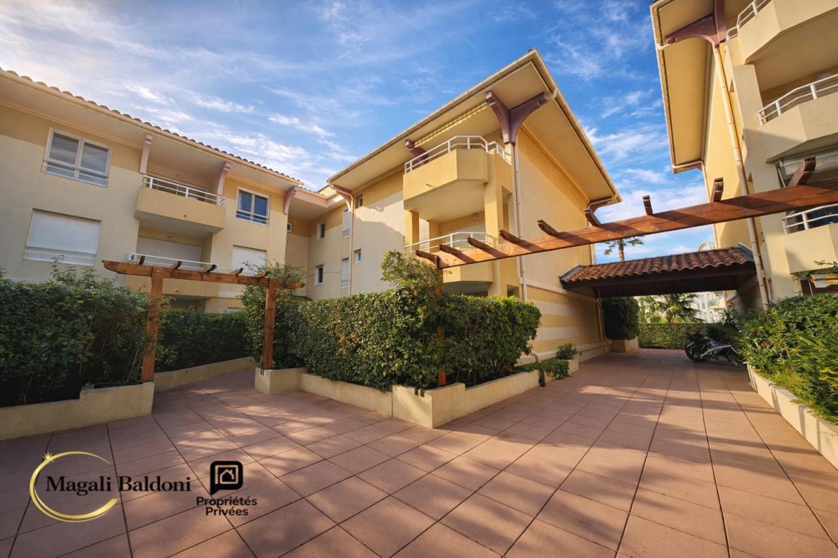 FREJUS Appartement Port Frejus 2 pièces 30 m2- Cave- Jardin 8