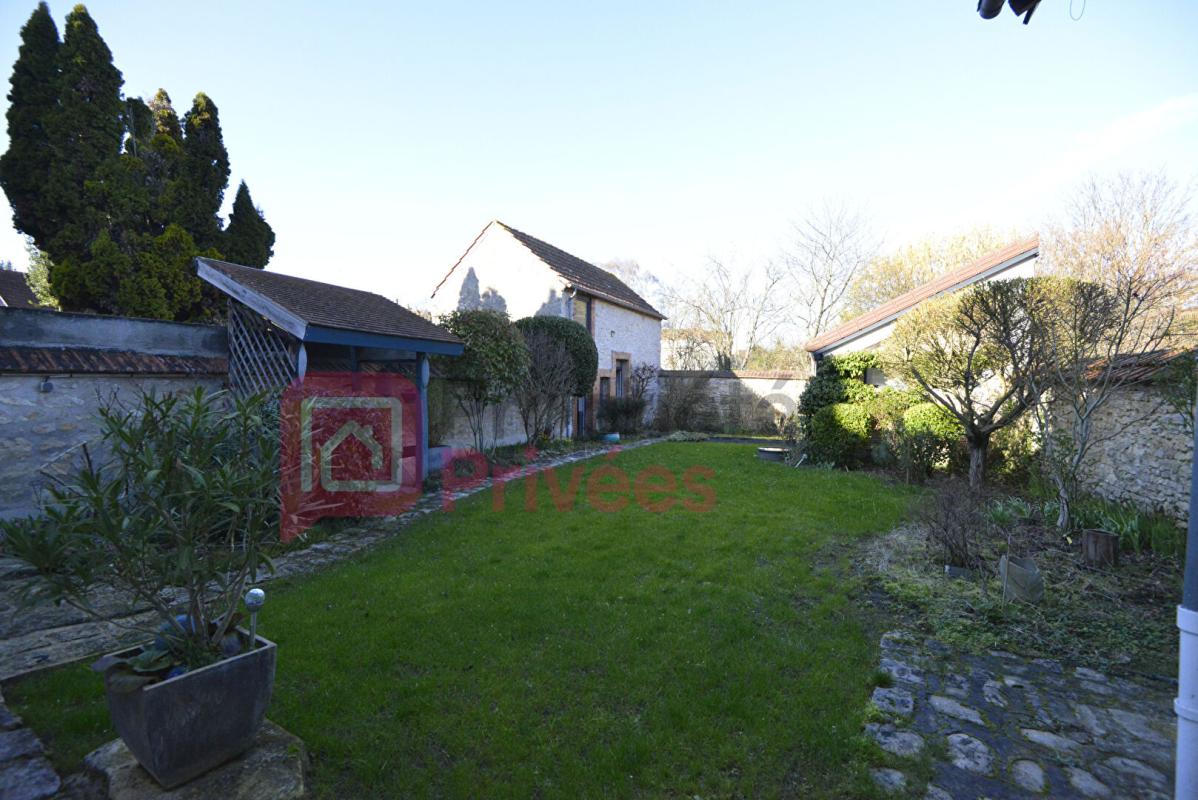 COSNE-COURS-SUR-LOIRE Maison ancienne centre ville 4 chambres avec jardin 14