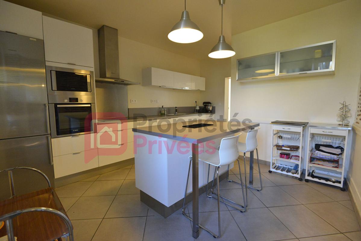 COSNE-COURS-SUR-LOIRE Maison ancienne centre ville 4 chambres avec jardin 3