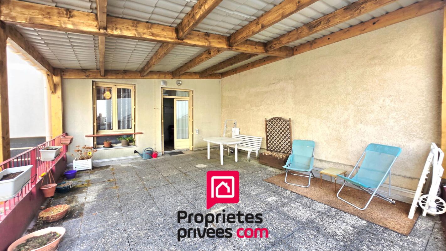 LE CHAMBON-FEUGEROLLES Appartement Le Chambon Feugerolles 6 pièce(s) 115 m2 8