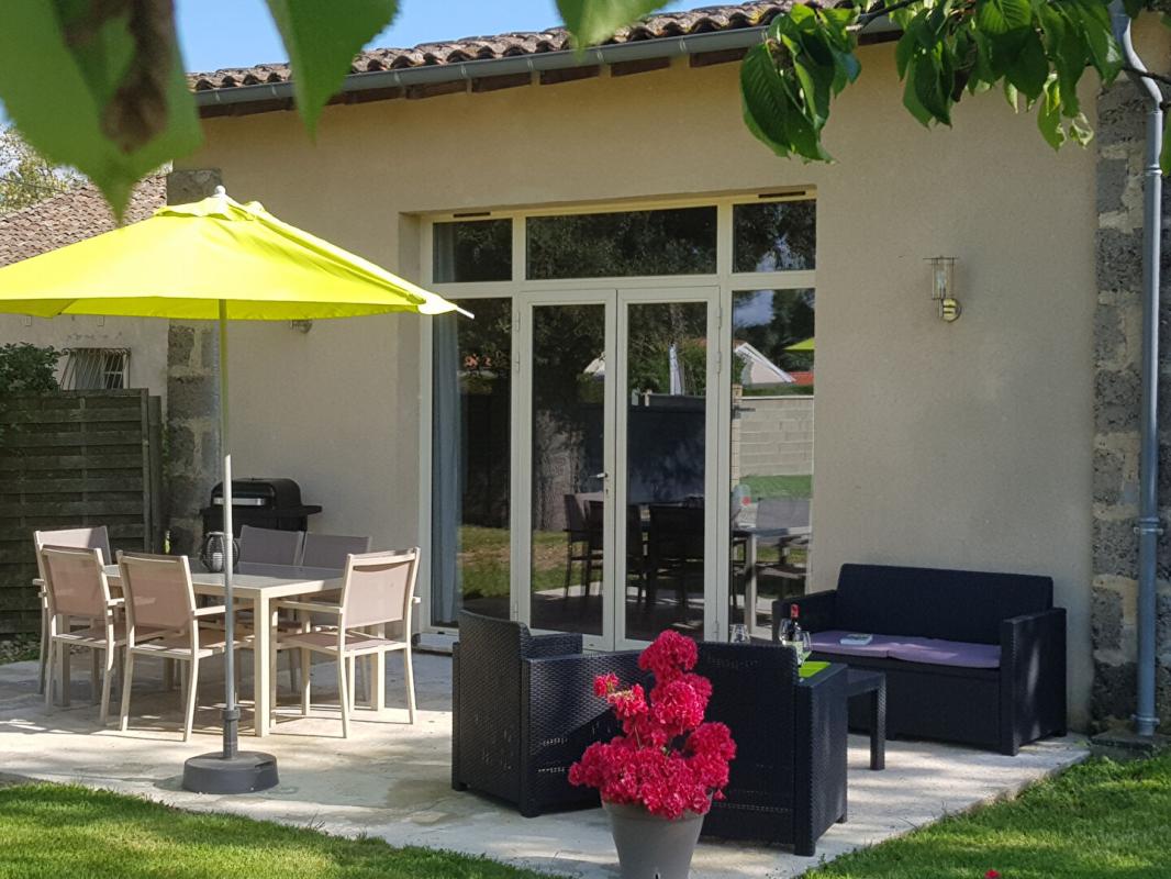 SAINTE-COLOMBE Belle girondine au calme avec vue sur les vignes + gîte haut de gamme 16