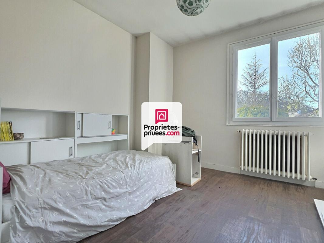 SAINT-ASTIER Maison T4 /5 d'env. 136 m²  avec 3/4 ch . et  garage double proche centre ville de SAINT-ASTIER (24100) 9