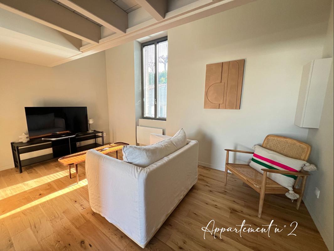 ANGOULEME Immeuble entier quartier VICTOR HUGO 8