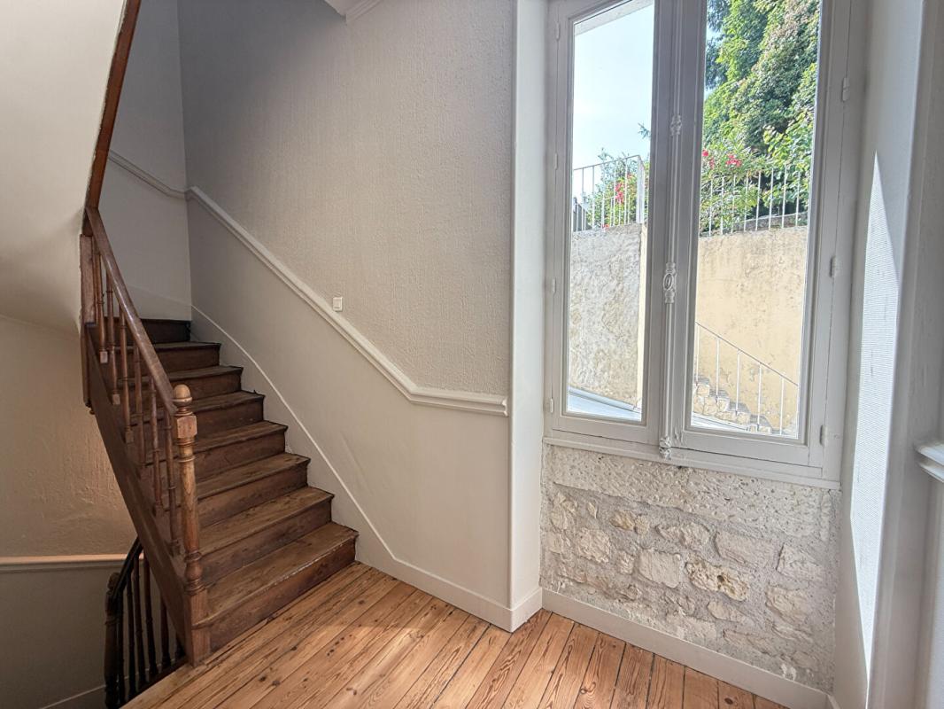 ANGOULEME Maison de ville 6 pièces 11