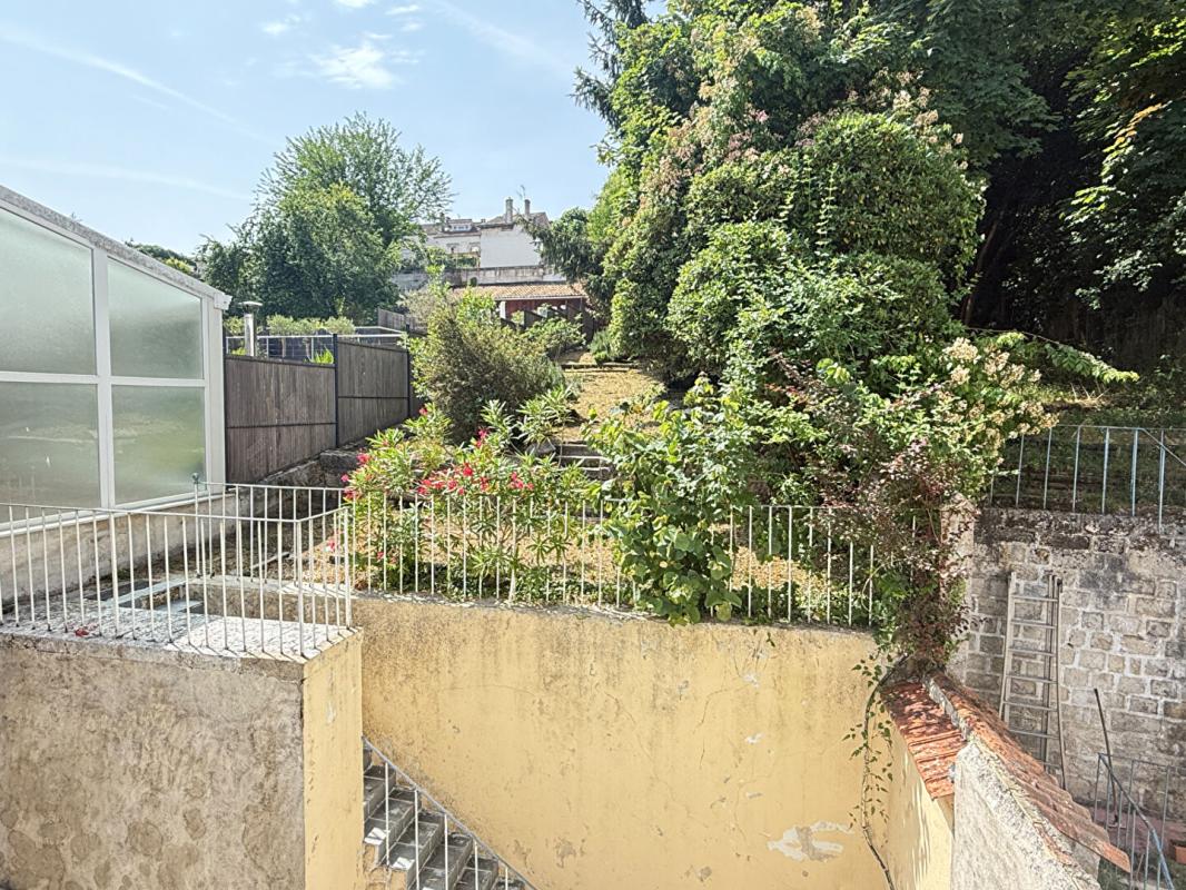 ANGOULEME Maison de ville 6 pièces 12