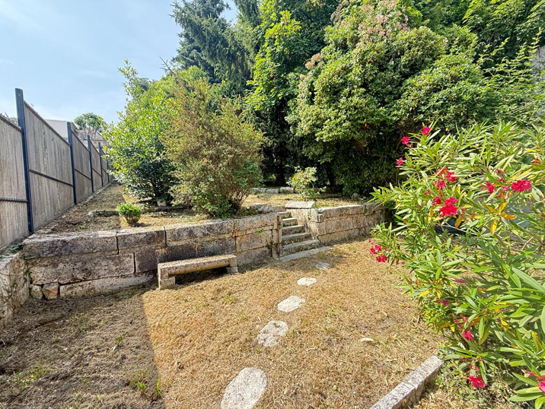 ANGOULEME Maison de ville 6 pièces 18