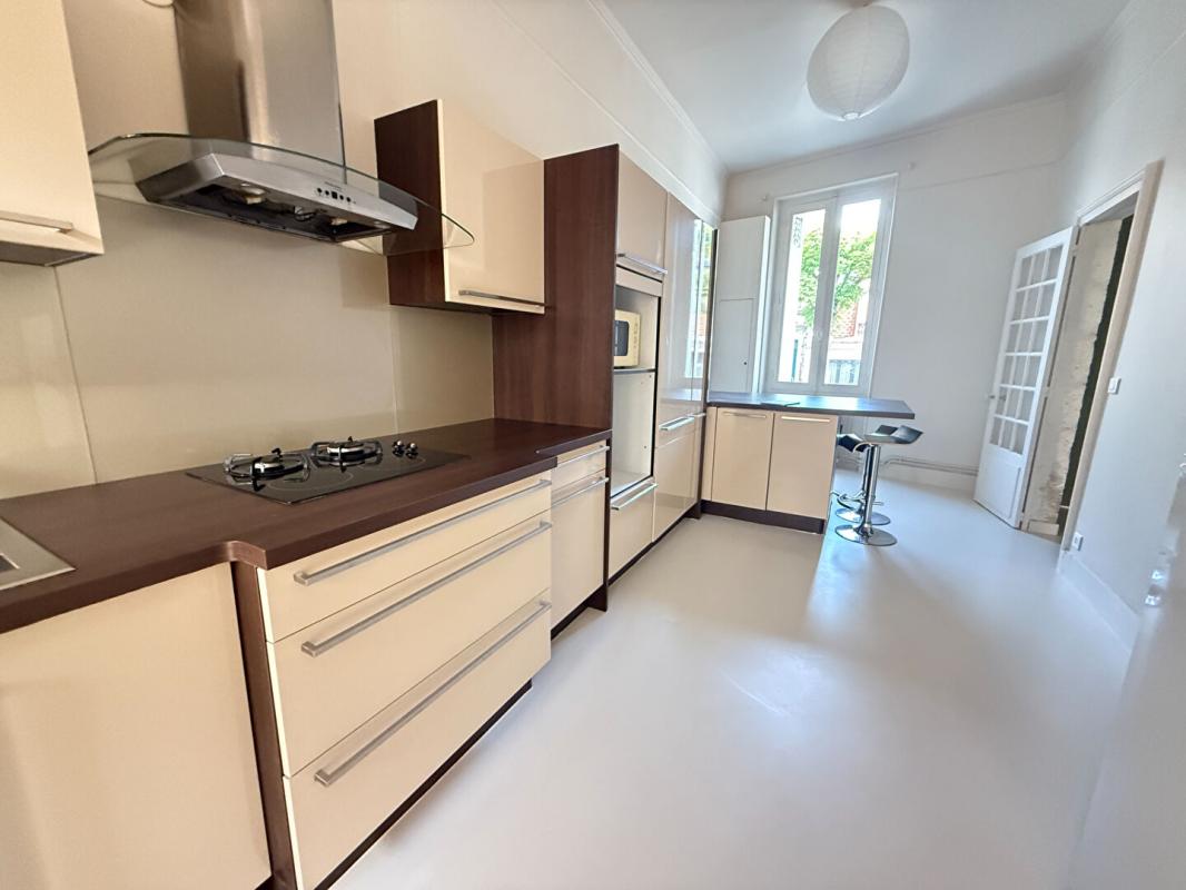 ANGOULEME Maison de ville 6 pièces 6