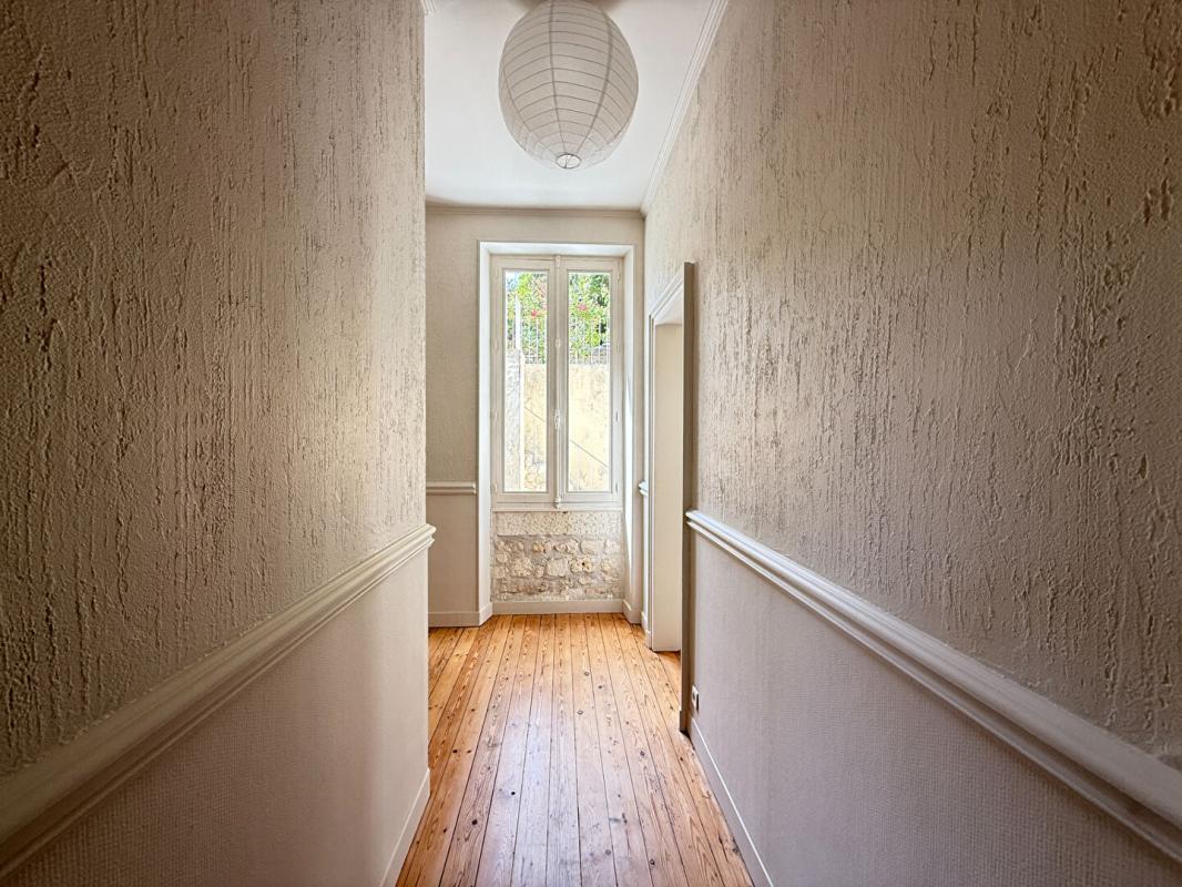 ANGOULEME Maison de ville 6 pièces 8