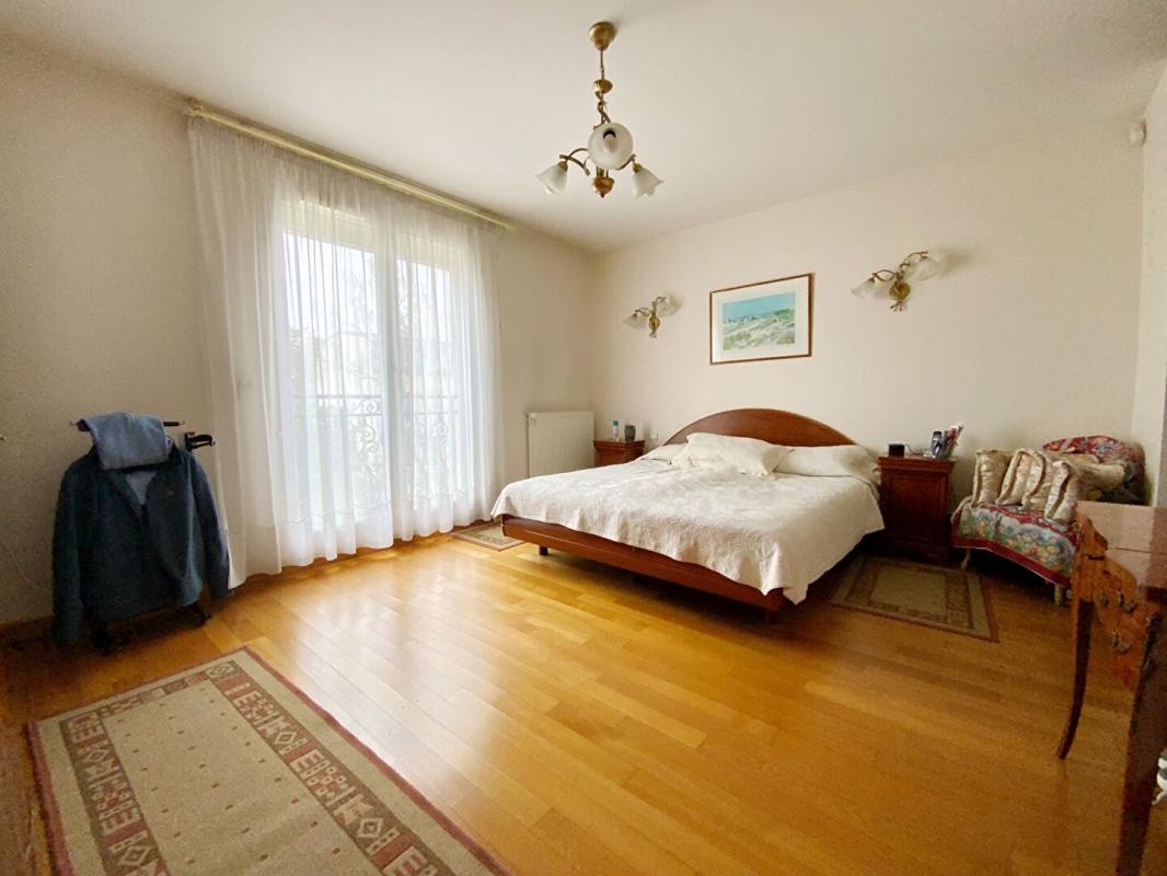 ASNIERES-SUR-SEINE Maison 5 chambres 250 m2 10