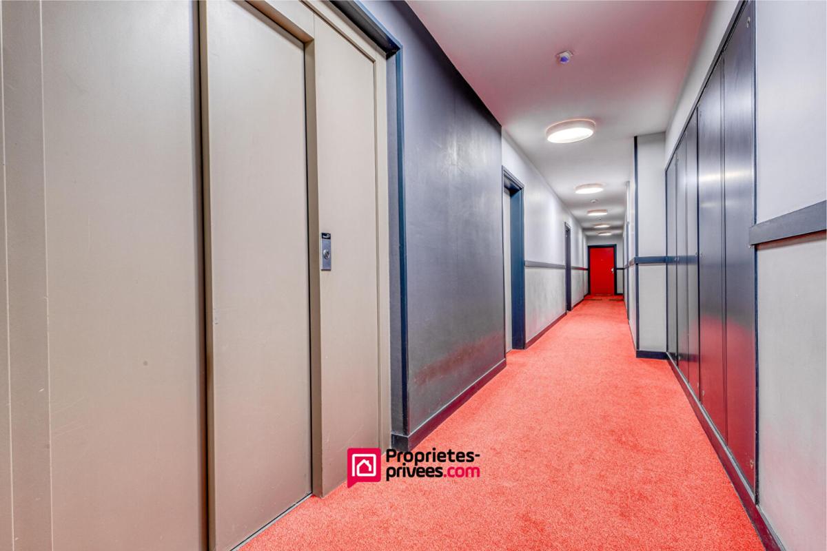GAGNY Très beau 4 pièces lumineux avec terrasse 22 m² et parking - Gare RER E à pied 13