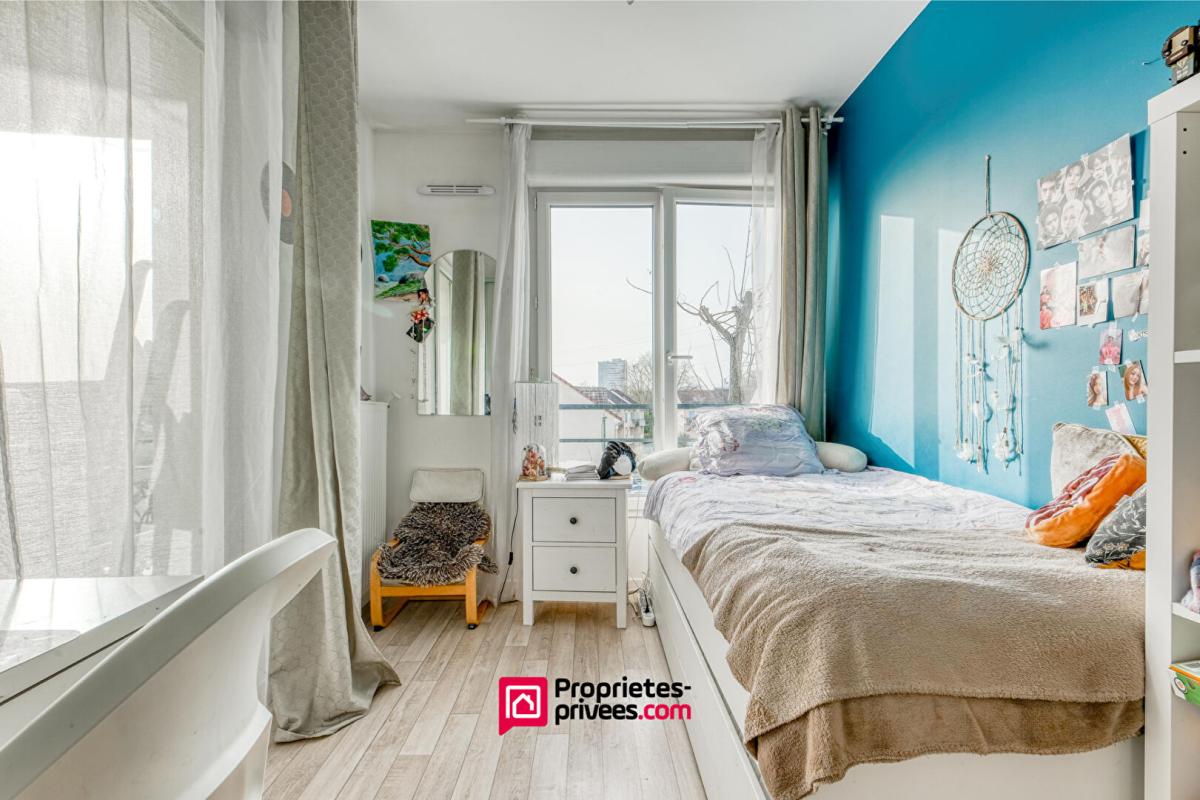 GAGNY Très beau 4 pièces lumineux avec terrasse 22 m² et parking ? Gare RER E à pied 6