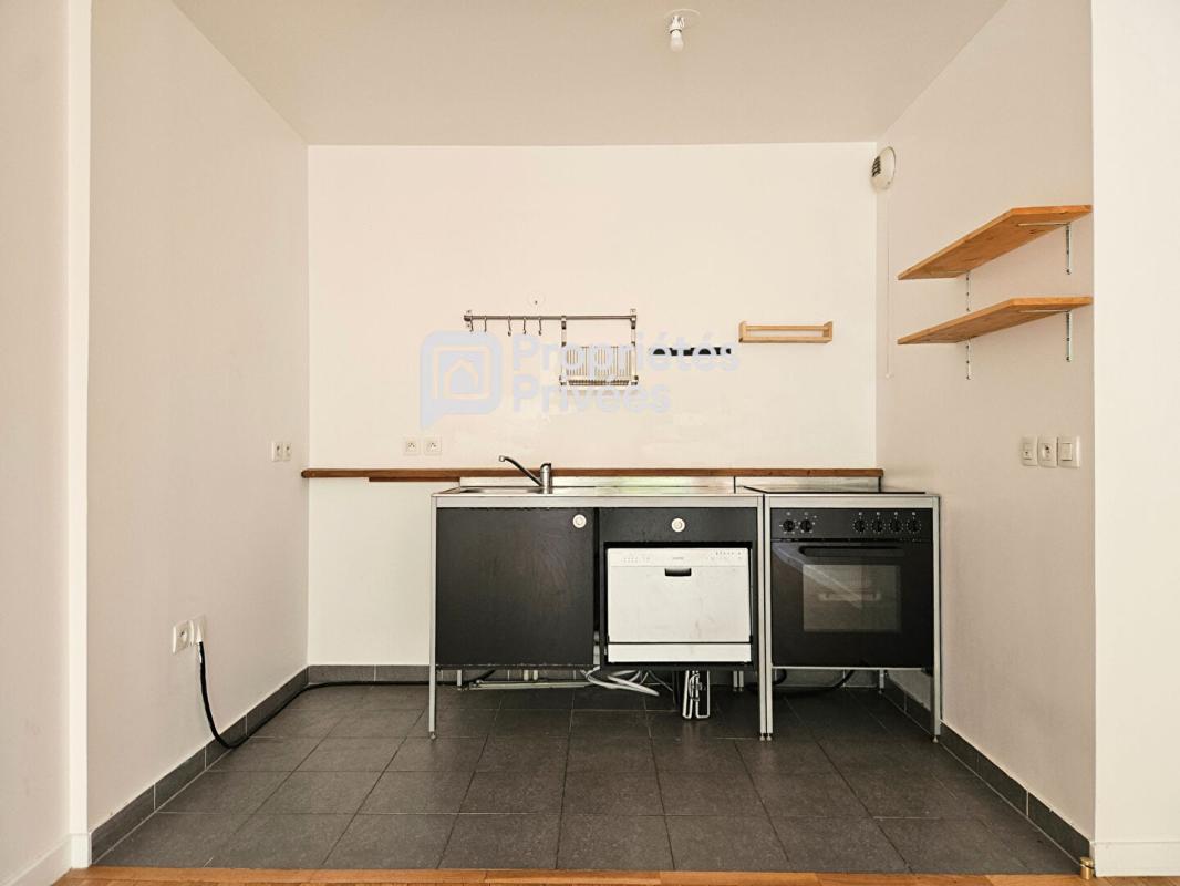 PARIS-18E-ARRONDISSEMENT Paris 18ème - Marché de l'Olive - Superbe 2 pièces de 47.17m² loi Carrez avec balcon et parking 6