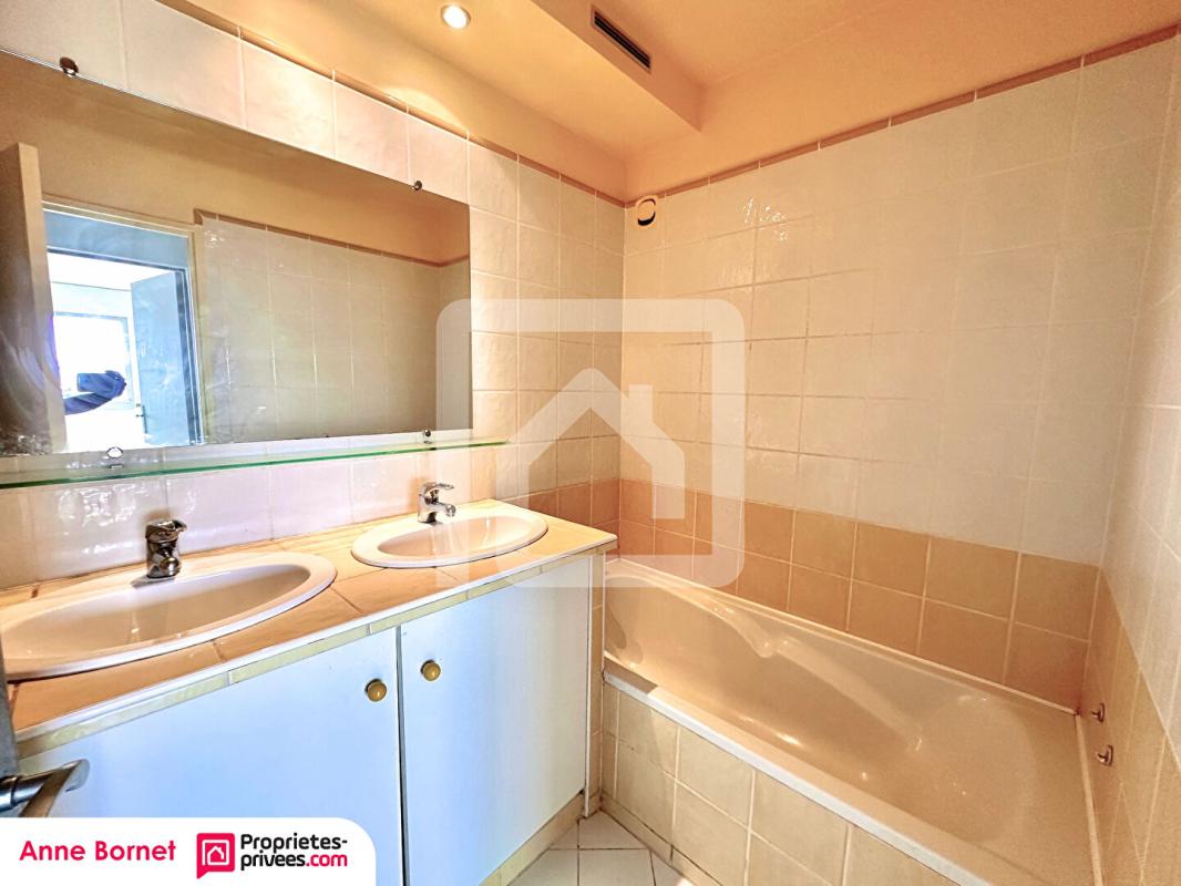 LE CANNET Appartement 4 pièces 89 m2 avec 3 loggias, parking au sous-sol 16