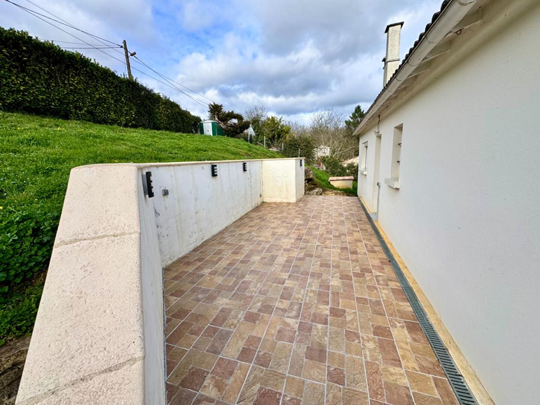 SAINT-CESAIRE Maison Saint Cesaire 13