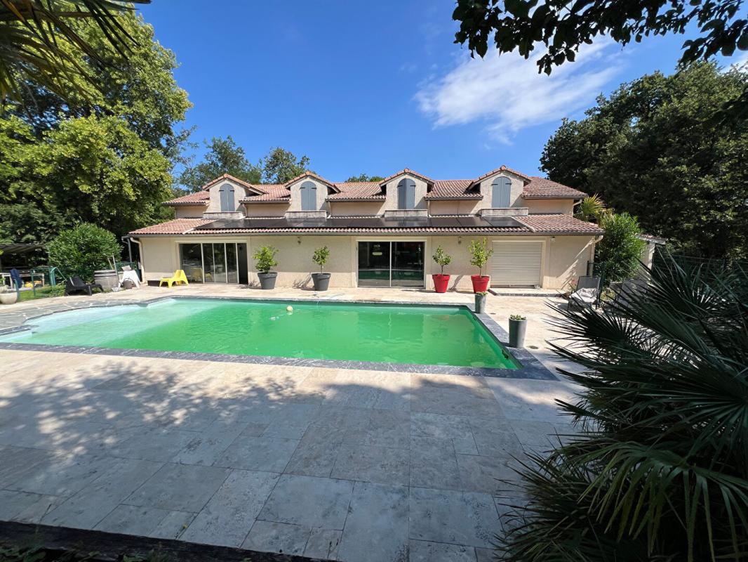 CHATEAUNEUF-SUR-ISERE Maison Chateauneuf Sur Isere 10 pièce(s) 338 m2 1