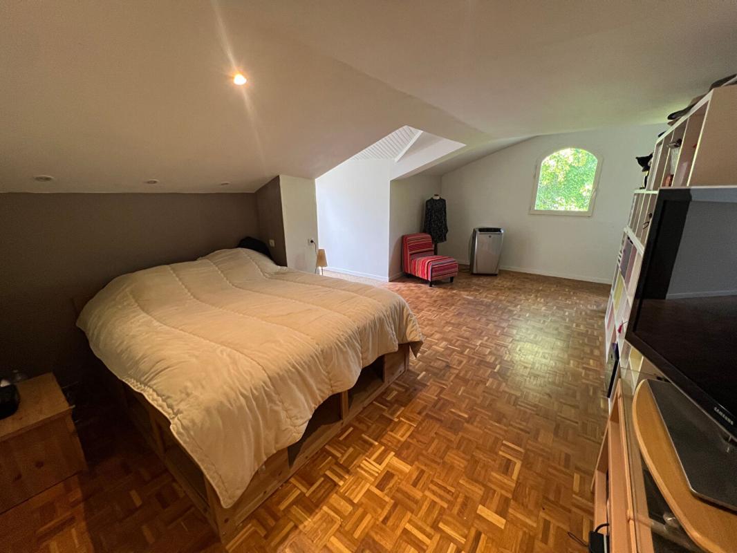 CHATEAUNEUF-SUR-ISERE Maison Chateauneuf Sur Isere 10 pièce(s) 338 m2 13