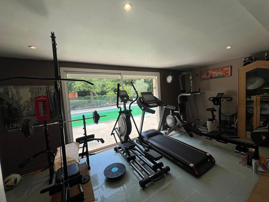 CHATEAUNEUF-SUR-ISERE Maison Chateauneuf Sur Isere 10 pièce(s) 338 m2 17