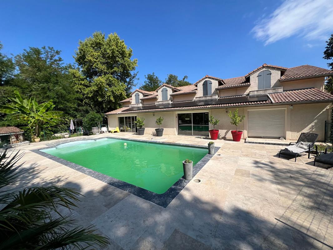 CHATEAUNEUF-SUR-ISERE Maison Chateauneuf Sur Isere 10 pièce(s) 338 m2 2