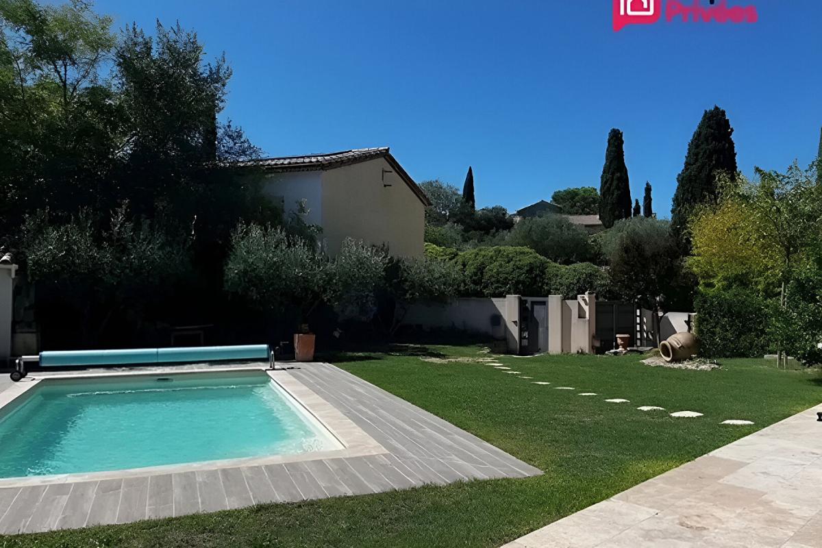 UZES A seulement 8 min d'Uzès ! Jolie maison de plain-pied avec tous les atouts ! ! 10