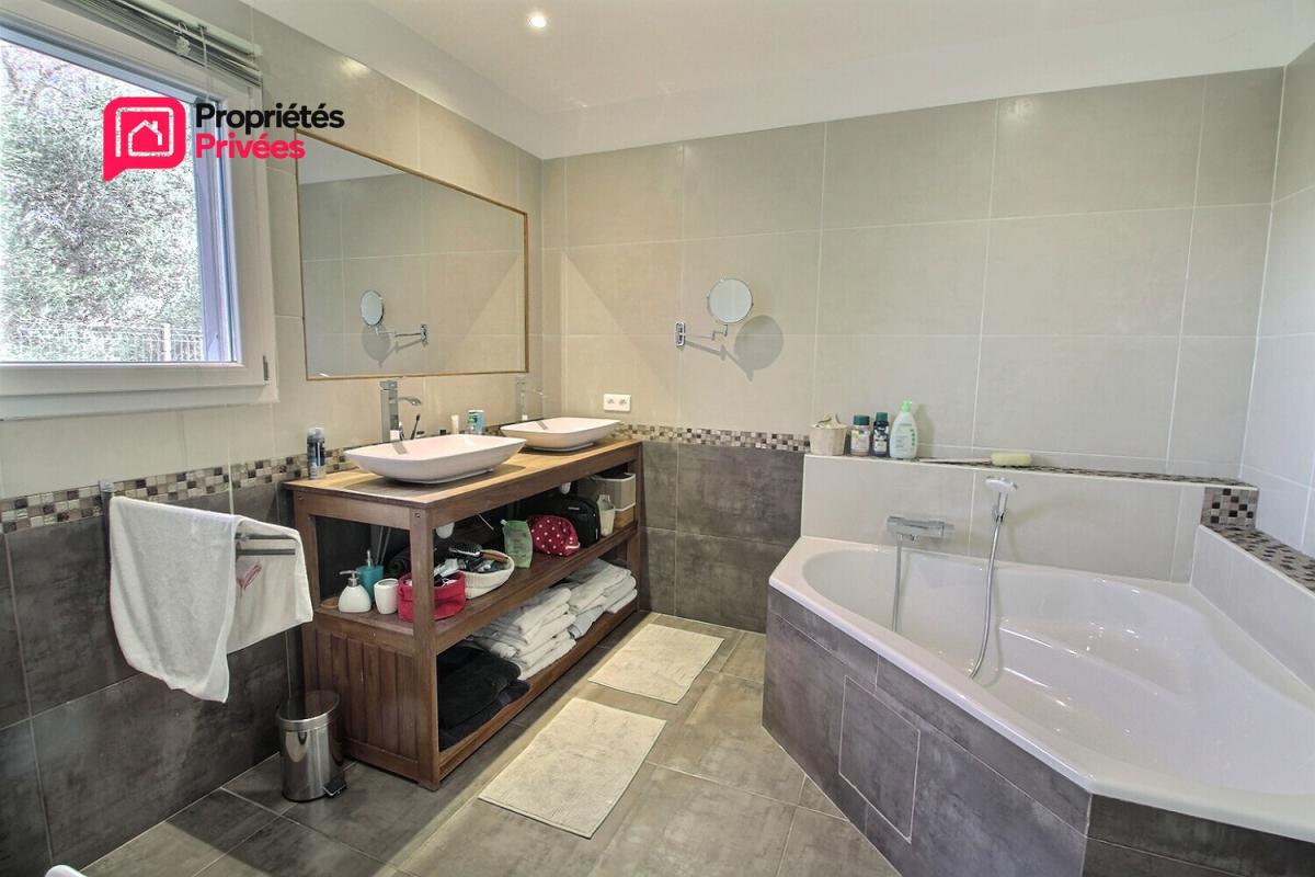 UZES A seulement 8 min d'Uzès ! Jolie maison de plain-pied avec tous les atouts ! ! 8