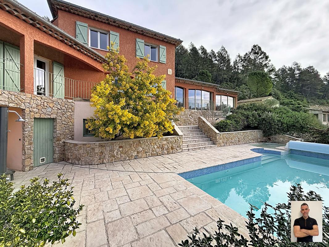 VINS-SUR-CARAMY VINS-SUR-CARAMY Propriété familiale avec vue panoramique, piscine à débordement et 6 300 m² de terrain 1