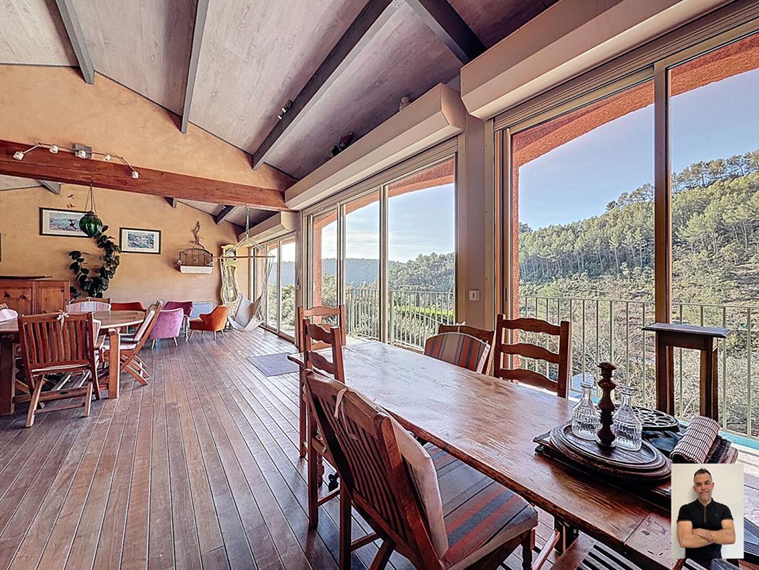 VINS-SUR-CARAMY VINS-SUR-CARAMY Propriété familiale avec vue panoramique, piscine à débordement et 6 300 m² de terrain 12