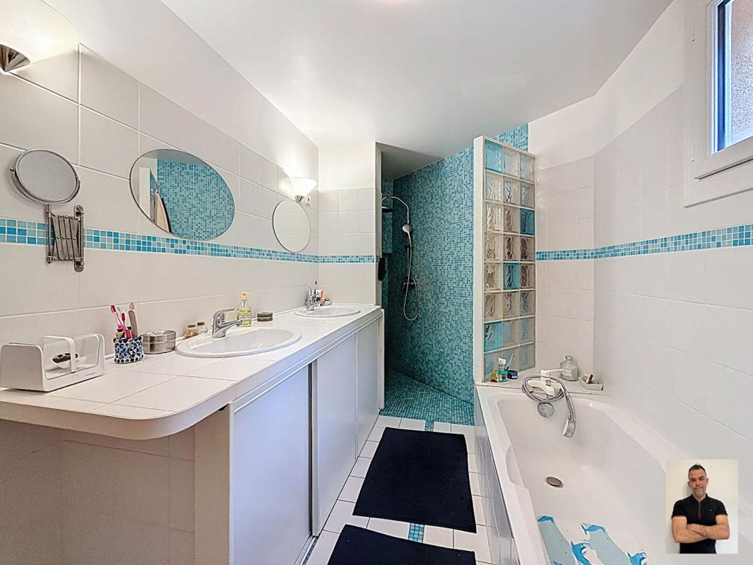 VINS-SUR-CARAMY VINS-SUR-CARAMY Propriété familiale avec vue panoramique, piscine à débordement et 6 300 m² de terrain 8