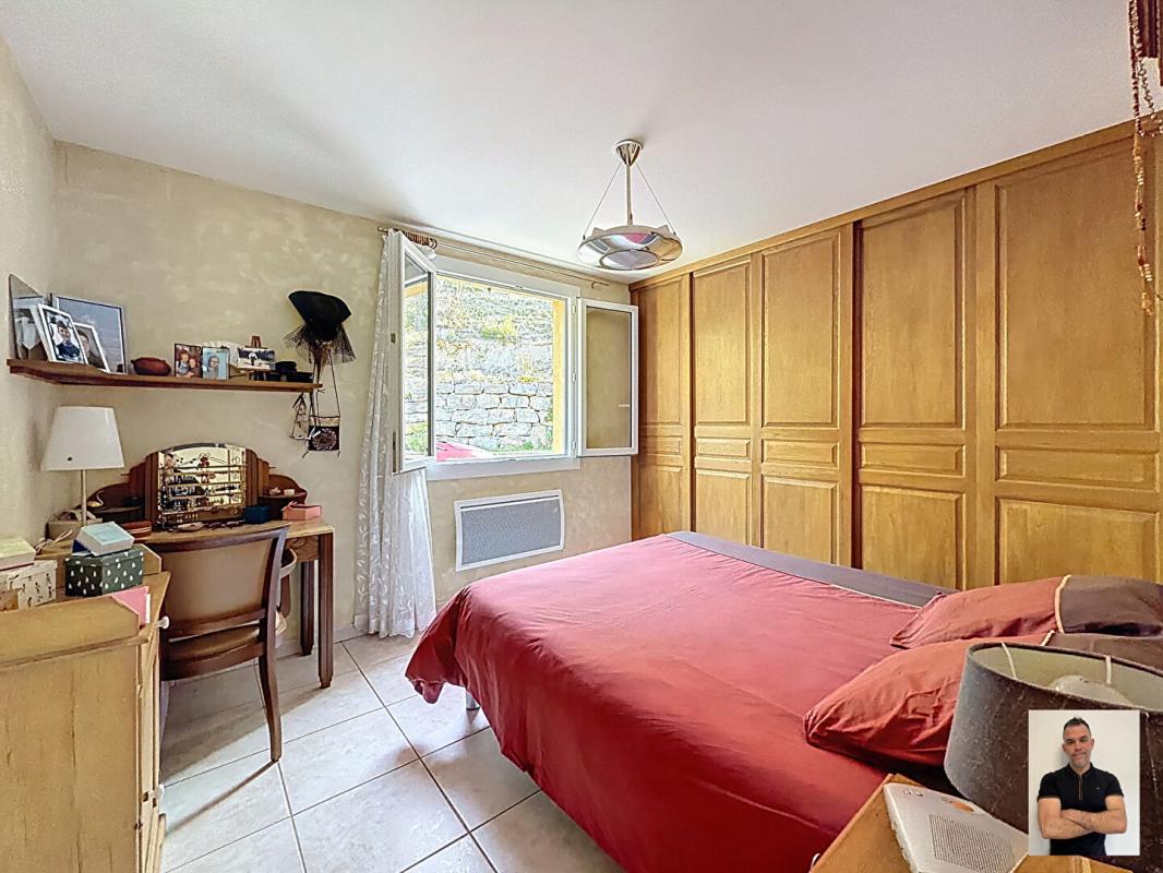 VINS-SUR-CARAMY VINS-SUR-CARAMY Propriété familiale avec vue panoramique, piscine à débordement et 6 300 m² de terrain 9