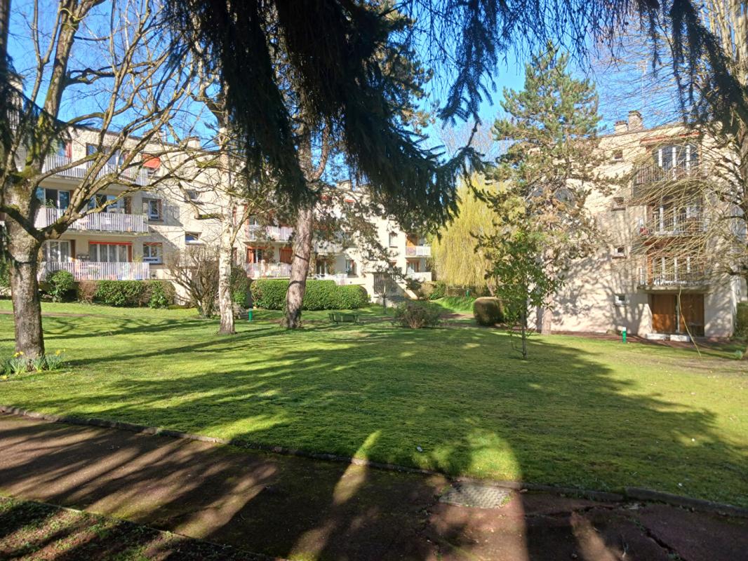 CHANTILLY Appartement  3 pièces de 64 m2 1