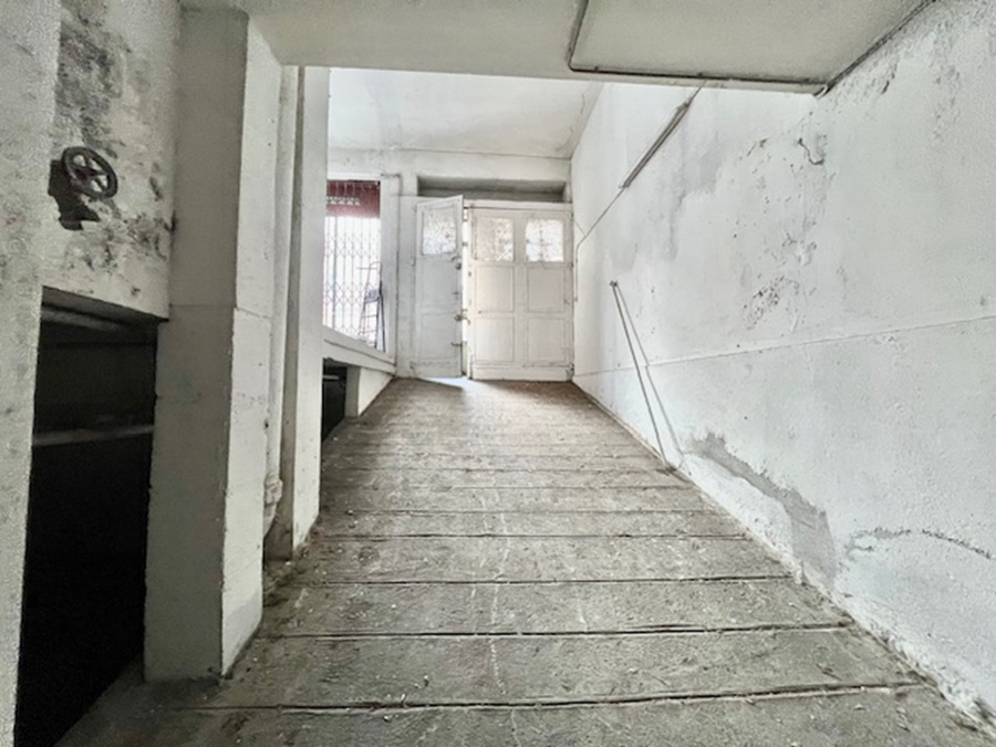 PERPIGNAN Opportunité d'investissement comprenant 3 lots, 1 appart T2, un local , et un parking  de 350 m² 10