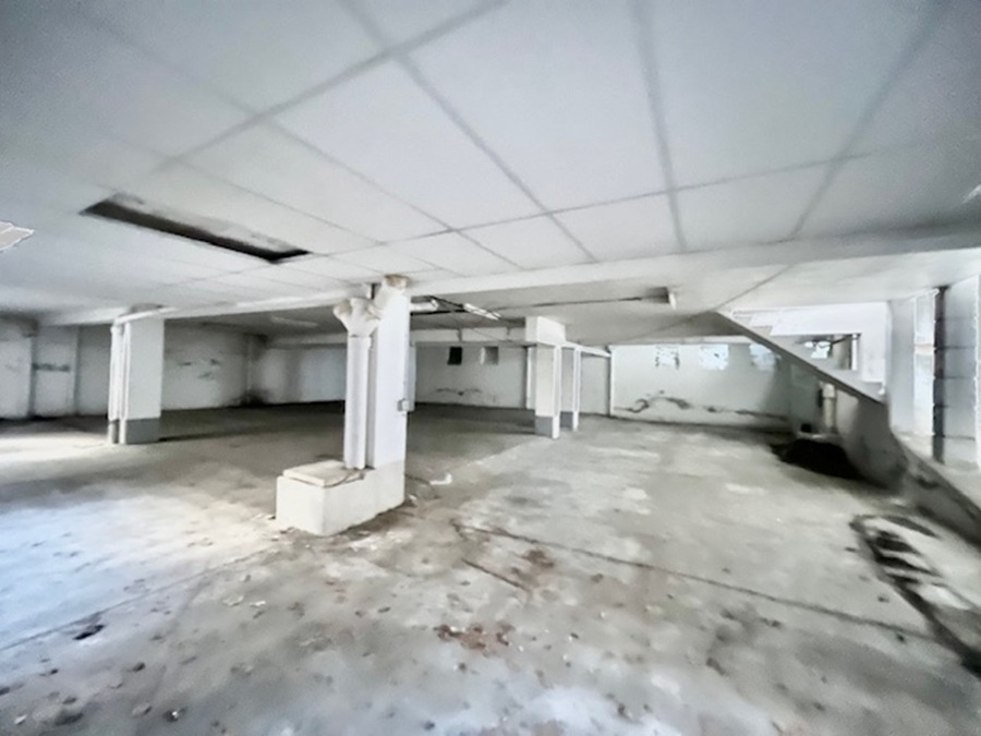 PERPIGNAN Opportunité d'investissement comprenant 3 lots, 1 appart T2, un local , et un parking  de 350 m² 13