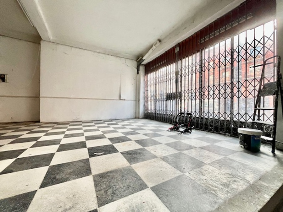 PERPIGNAN Opportunité d'investissement comprenant 3 lots, 1 appart T2, un local , et un parking  de 350 m² 15