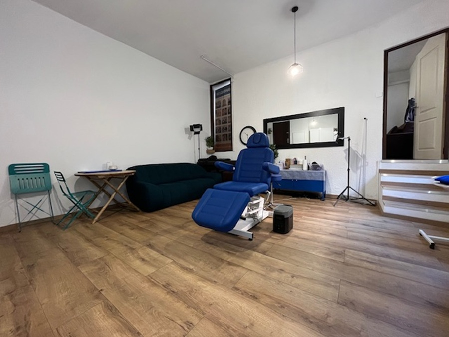 PERPIGNAN Opportunité d'investissement comprenant 3 lots, 1 appart T2, un local , et un parking  de 350 m² 2