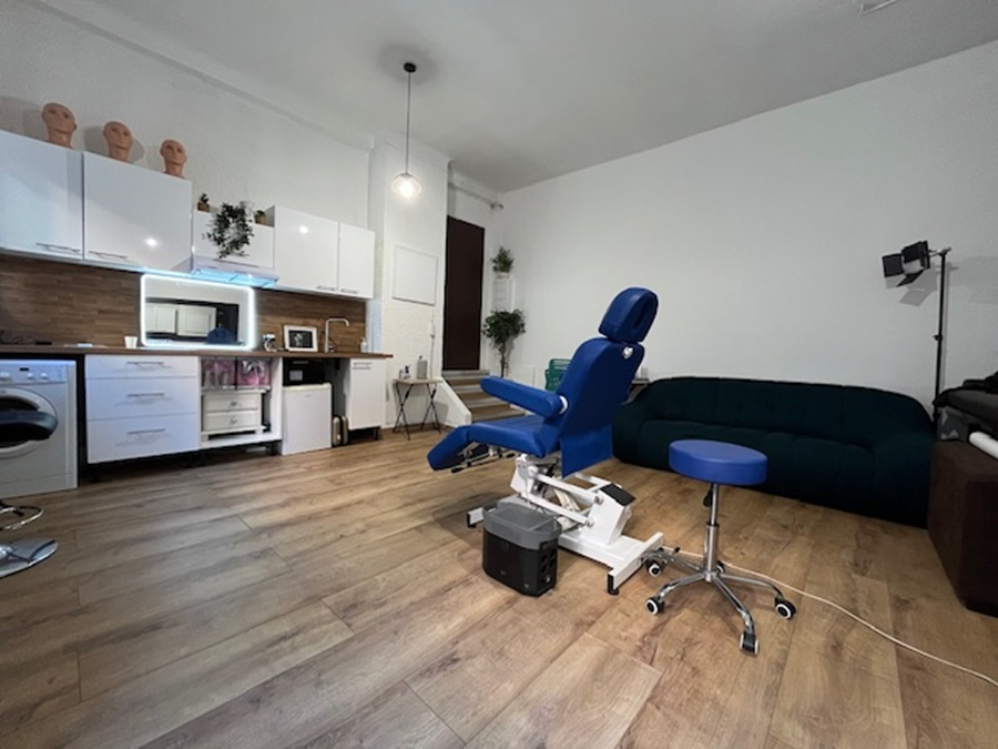 PERPIGNAN Opportunité d'investissement comprenant 3 lots, 1 appart T2, un local , et un parking  de 350 m² 8