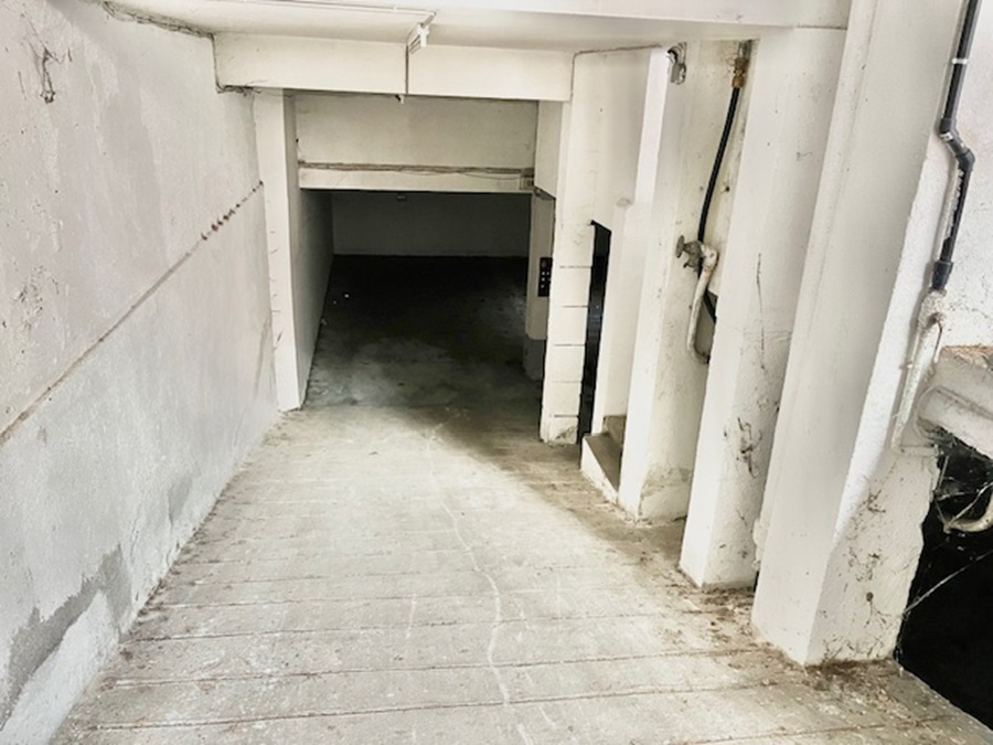 PERPIGNAN Opportunité d'investissement comprenant 3 lots, 1 appart T2, un local , et un parking  de 350 m² 9