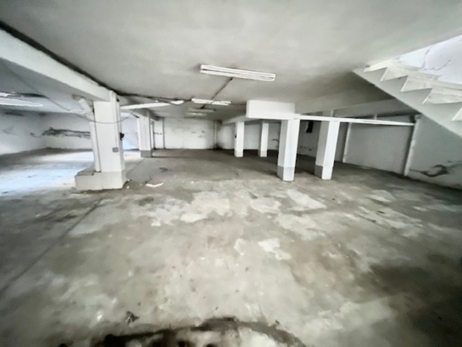 PERPIGNAN Opportunité d'investissement comprenant 2 lots, 1 appart T2, un parking  de 350 m² 6