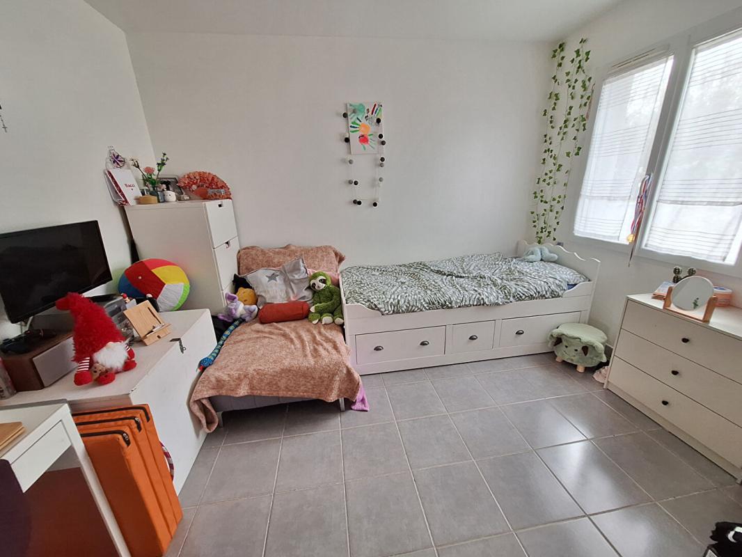 SAINT-CYR-DU-RONCERAY Maison de plain-pied avec piscine 4