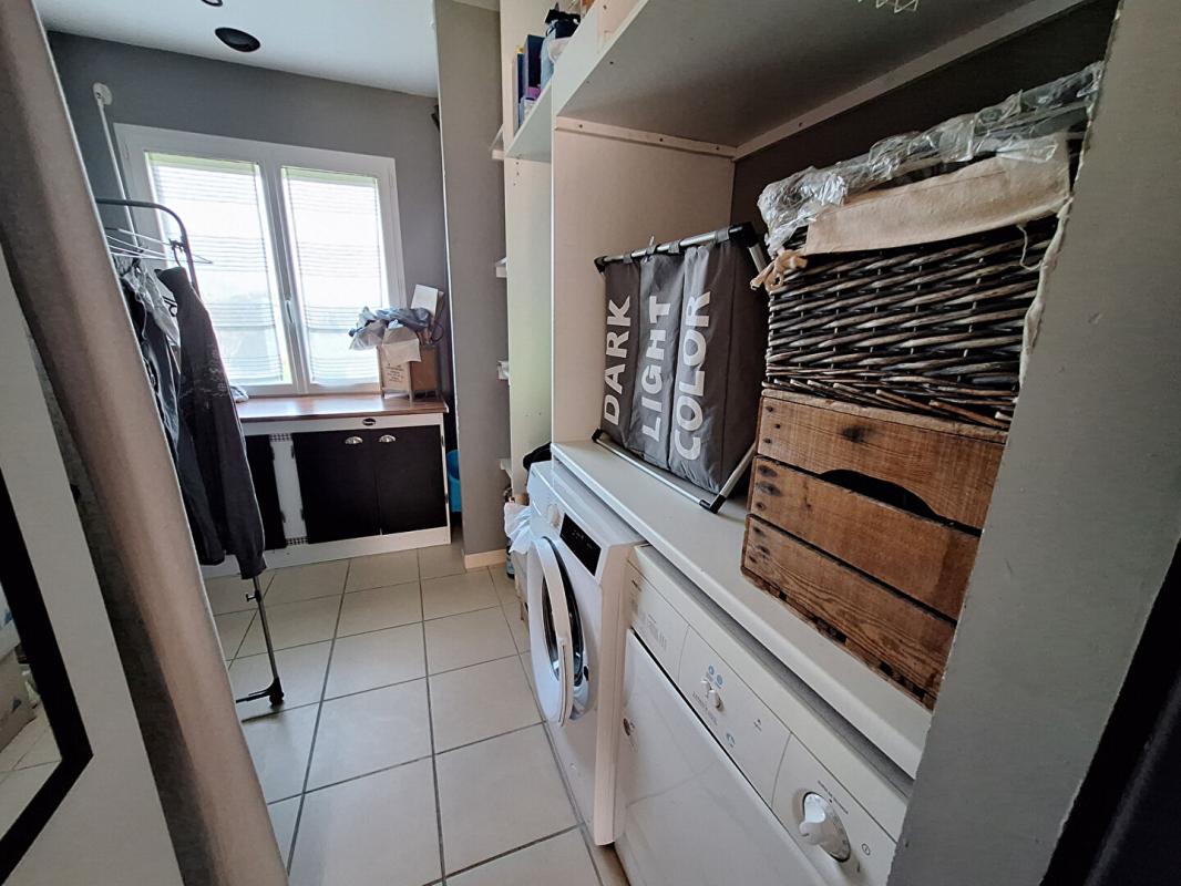 SAINT-CYR-DU-RONCERAY Maison de plain-pied avec piscine 7