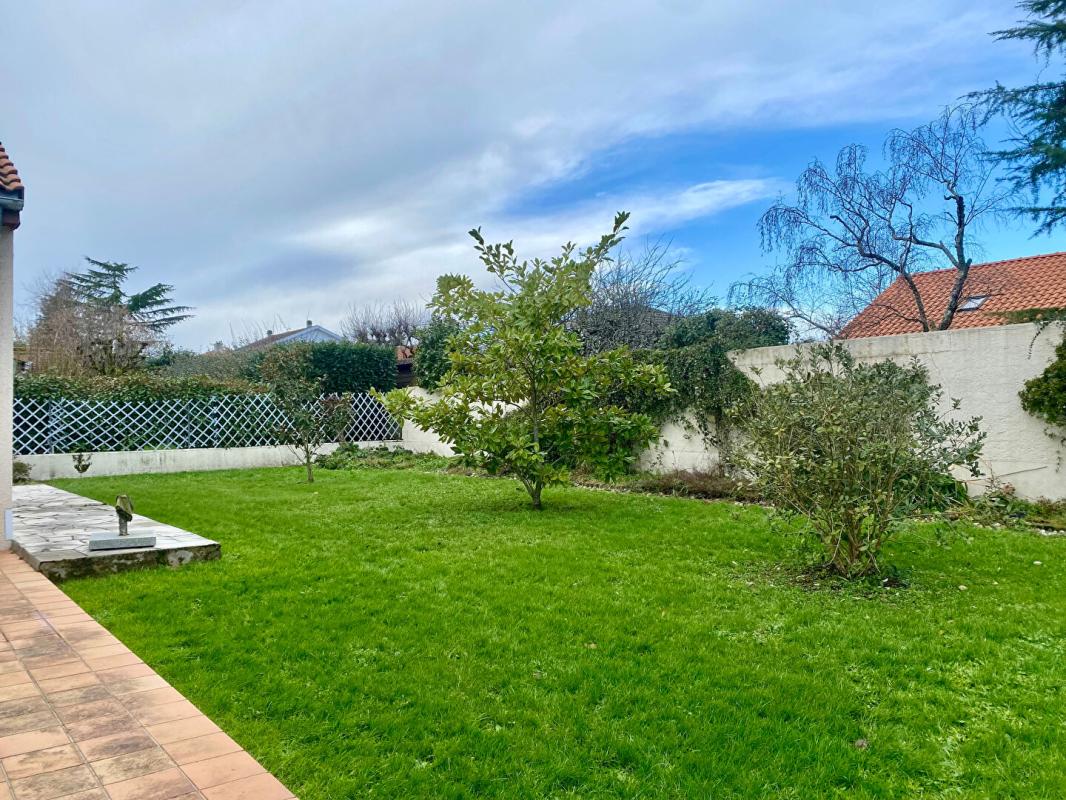 REZE Maison 6 pièce(s) 105 m2 14